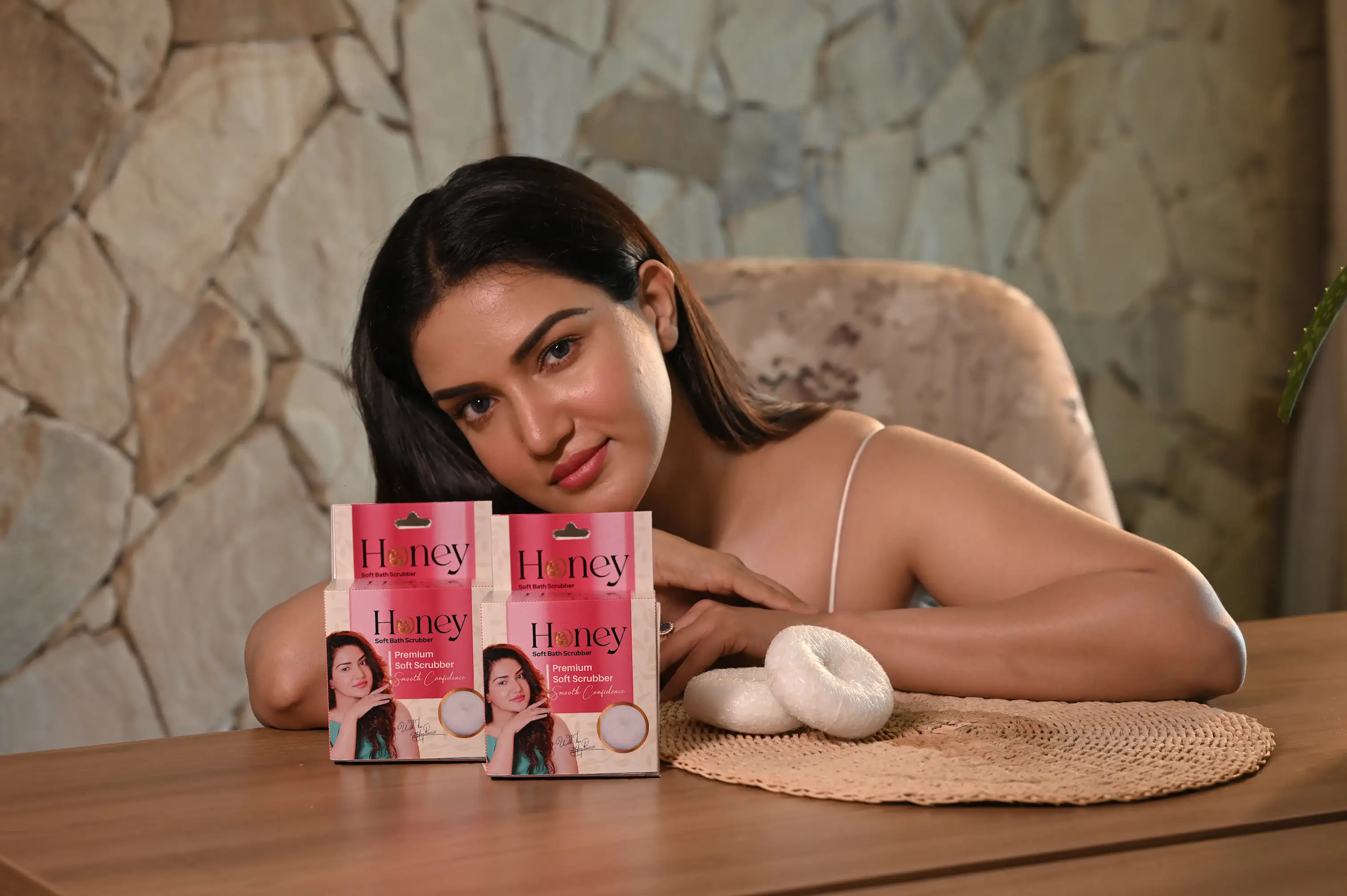 Skin friendly bathscrubber