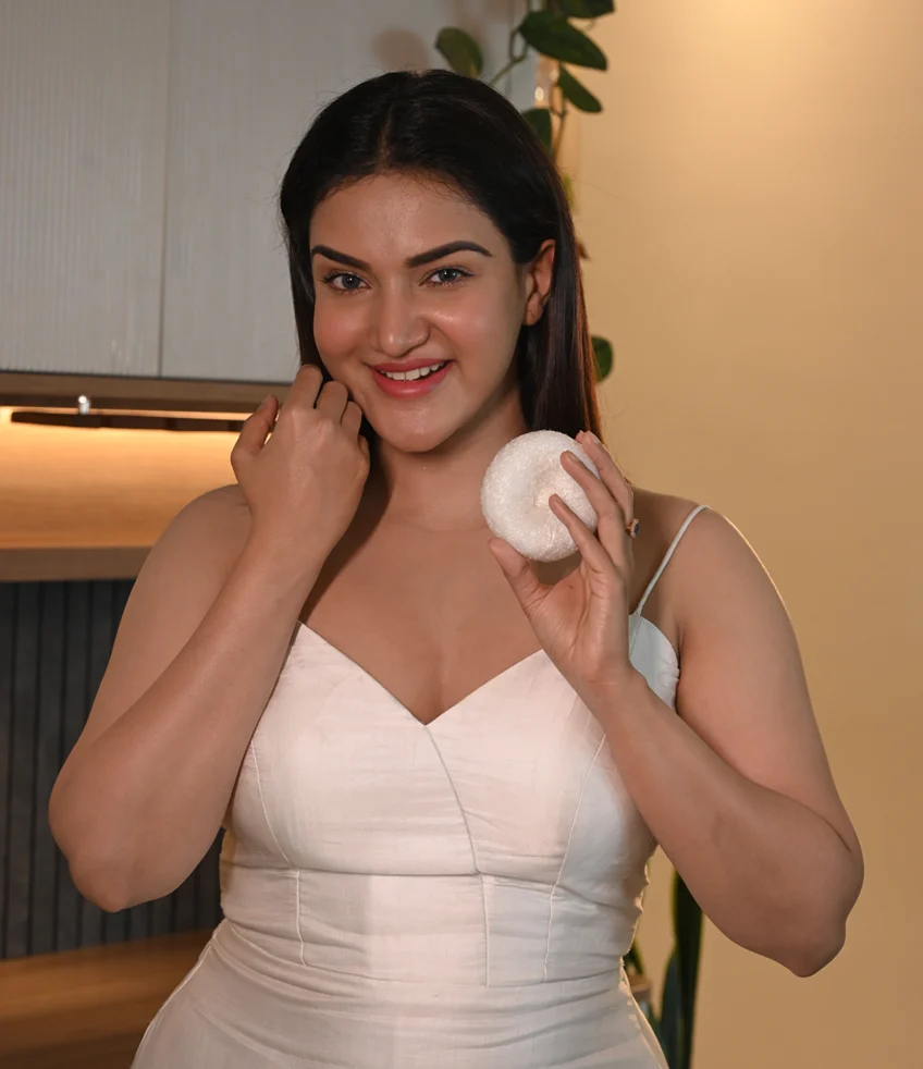 Model holding premium soft bath scrubber